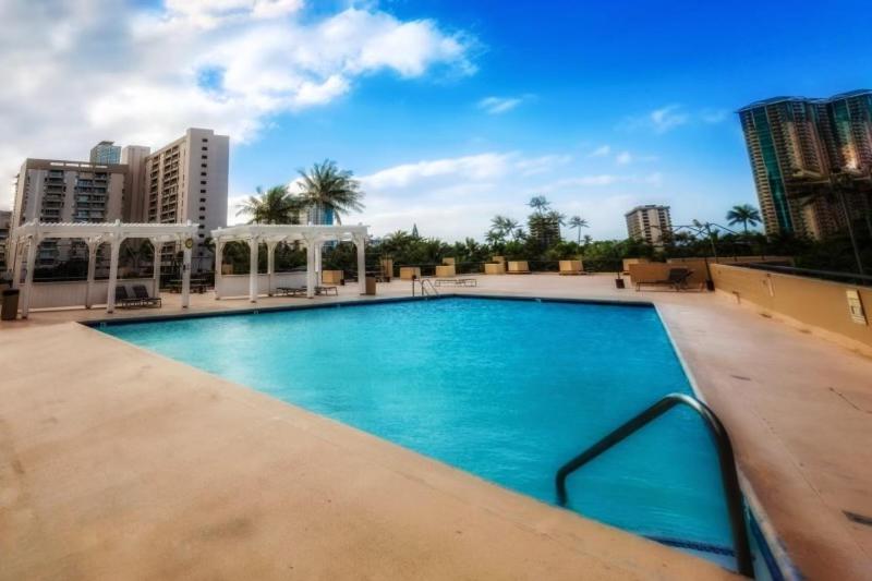 Ocean Canal Mountain View Steps from Waikiki Beach 6person