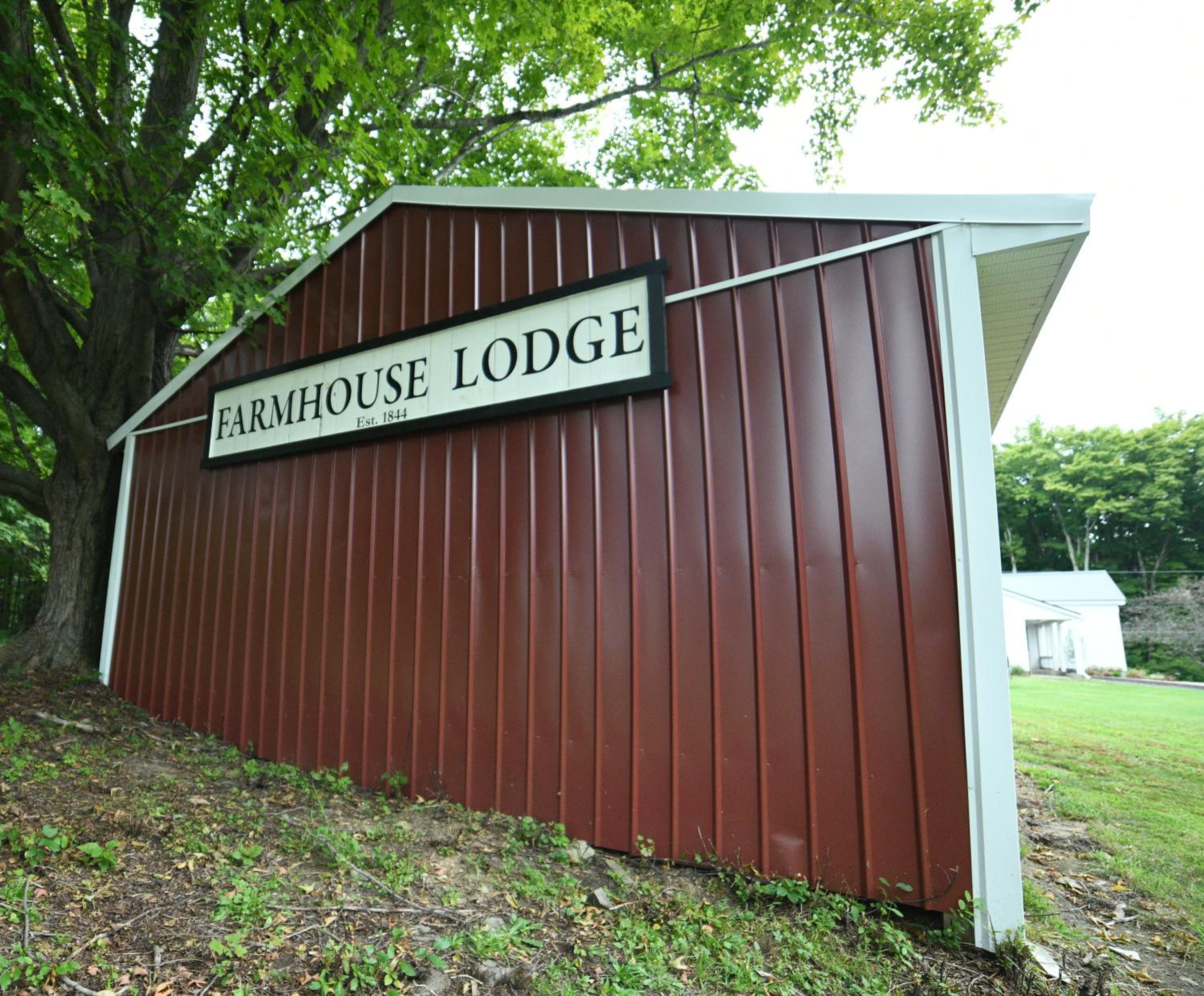 Farmhouse Lodge