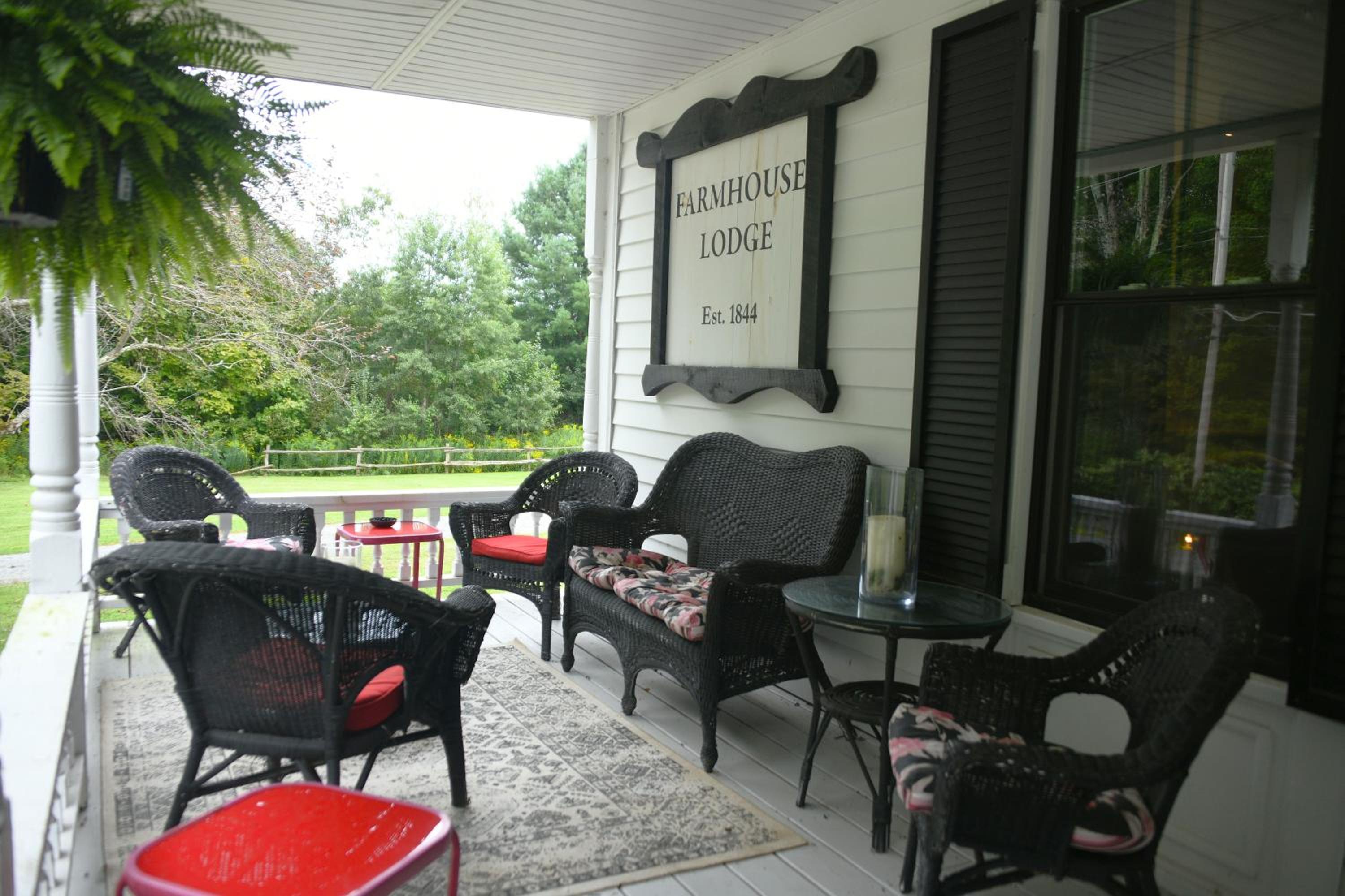 Farmhouse Lodge