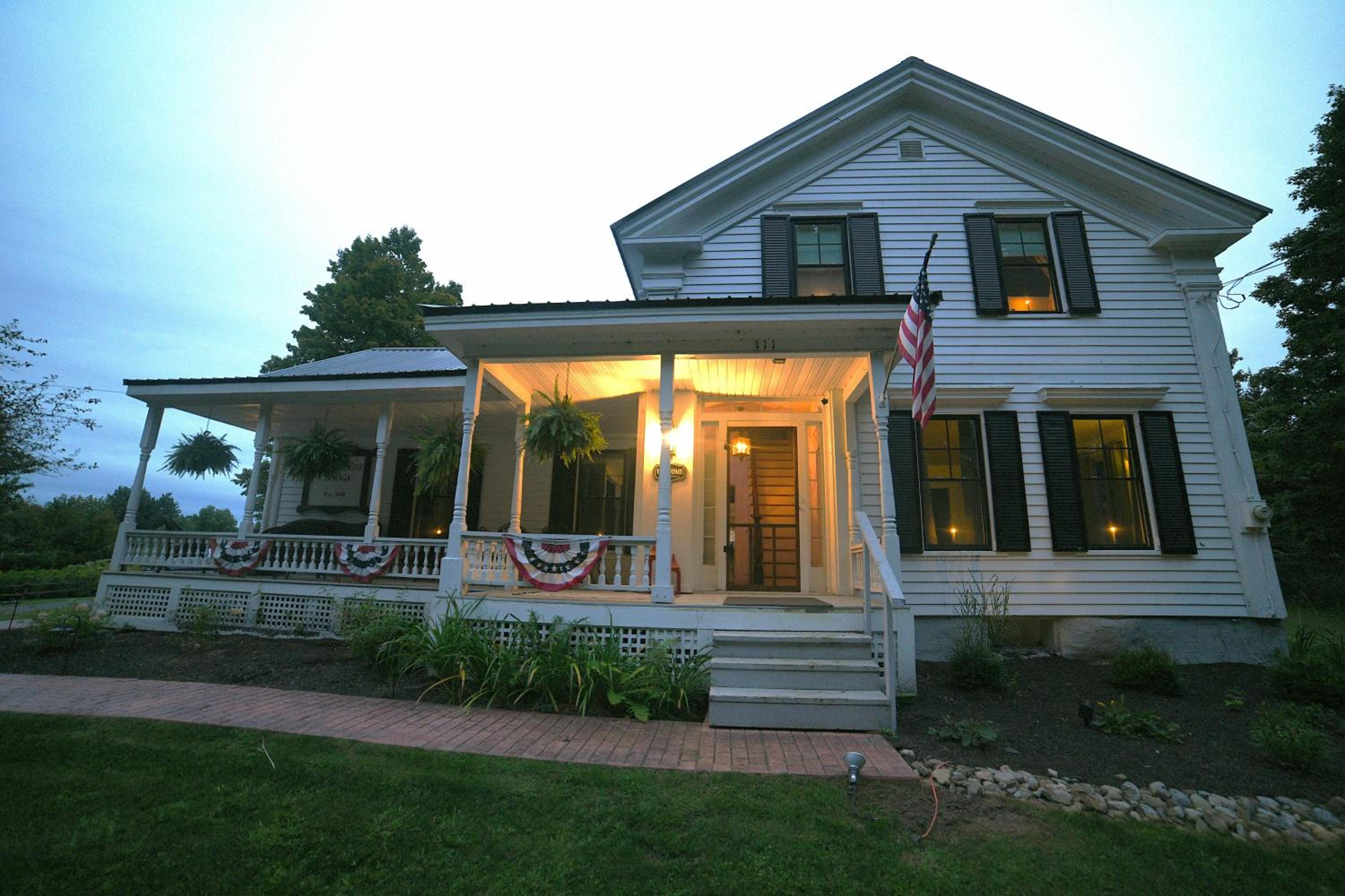 Farmhouse Lodge