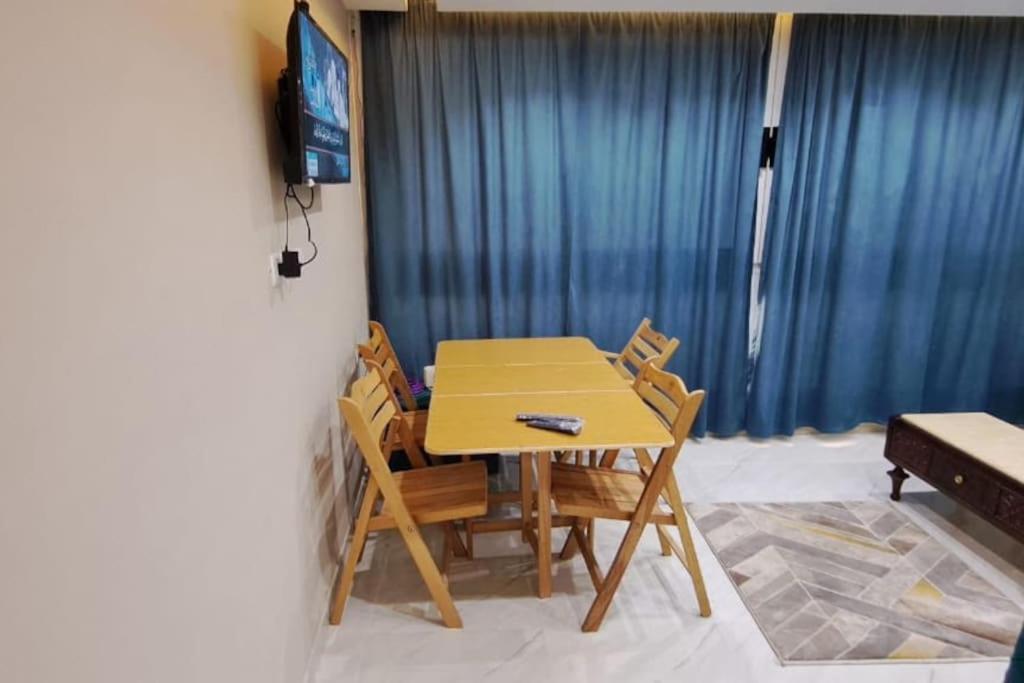 Beach front 2 bedroom flat Married people only view 4