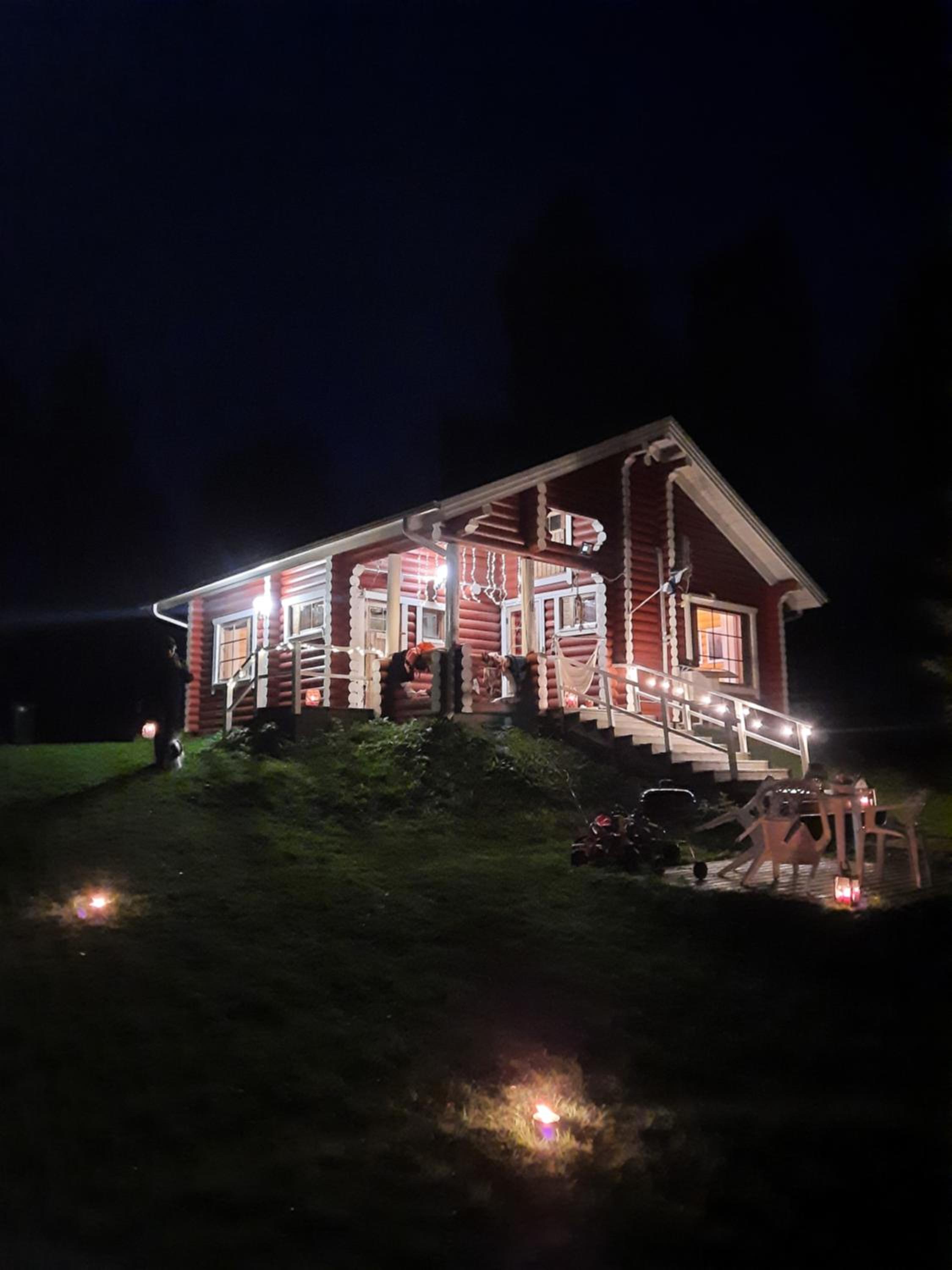Lapin Villa Hiisi joen rannalla