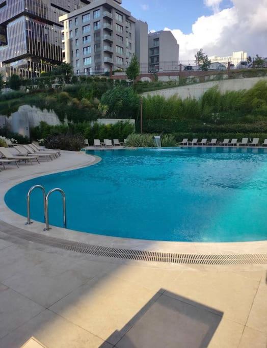 Cozy luxury apt in Sinpas queen