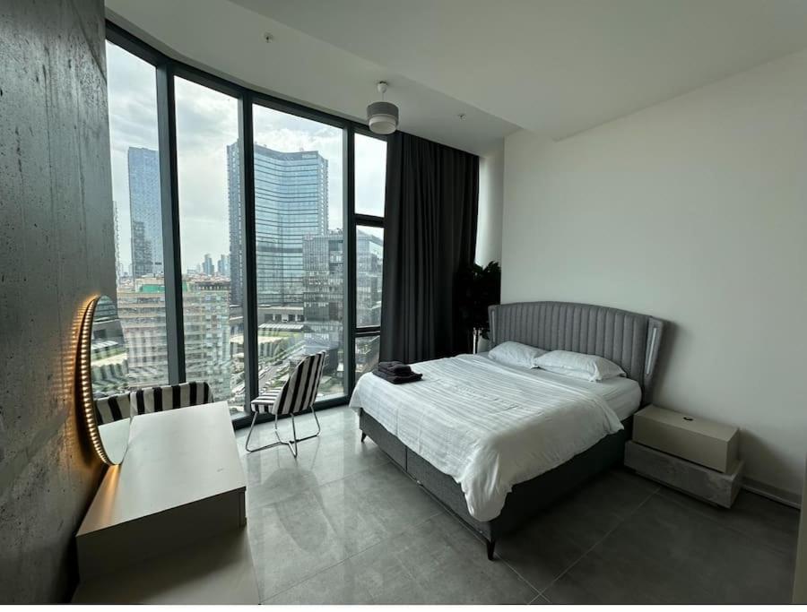Elegant 2 bedroom apt Sinpas queen gym pools