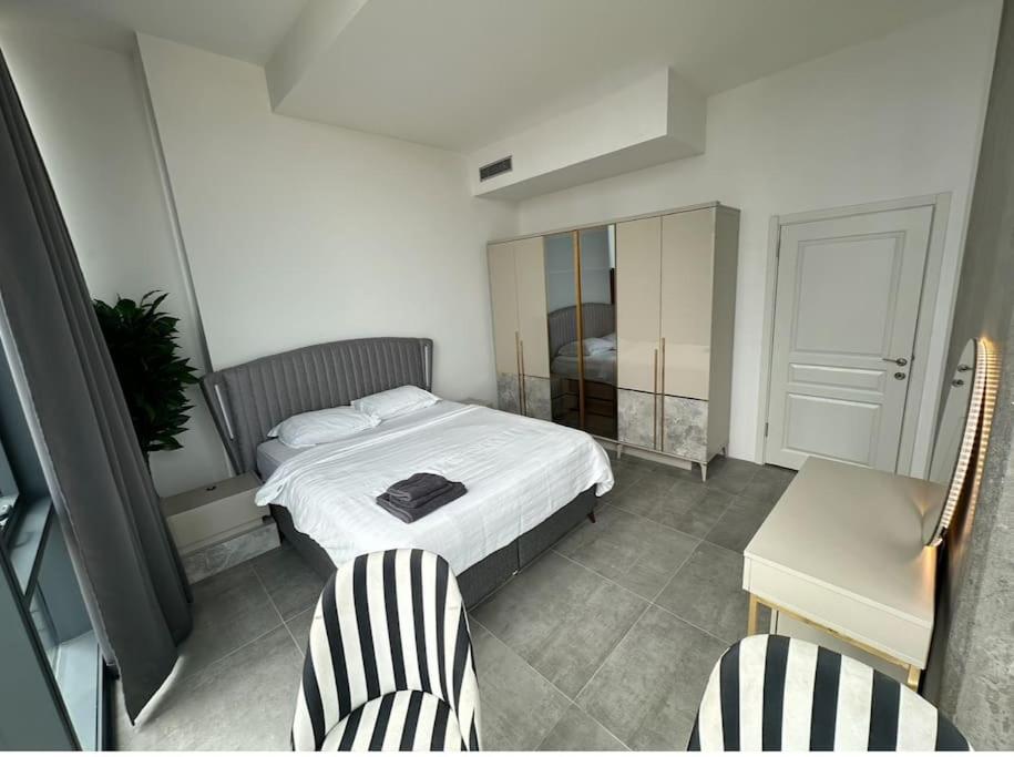 Elegant 2 bedroom apt Sinpas queen gym pools