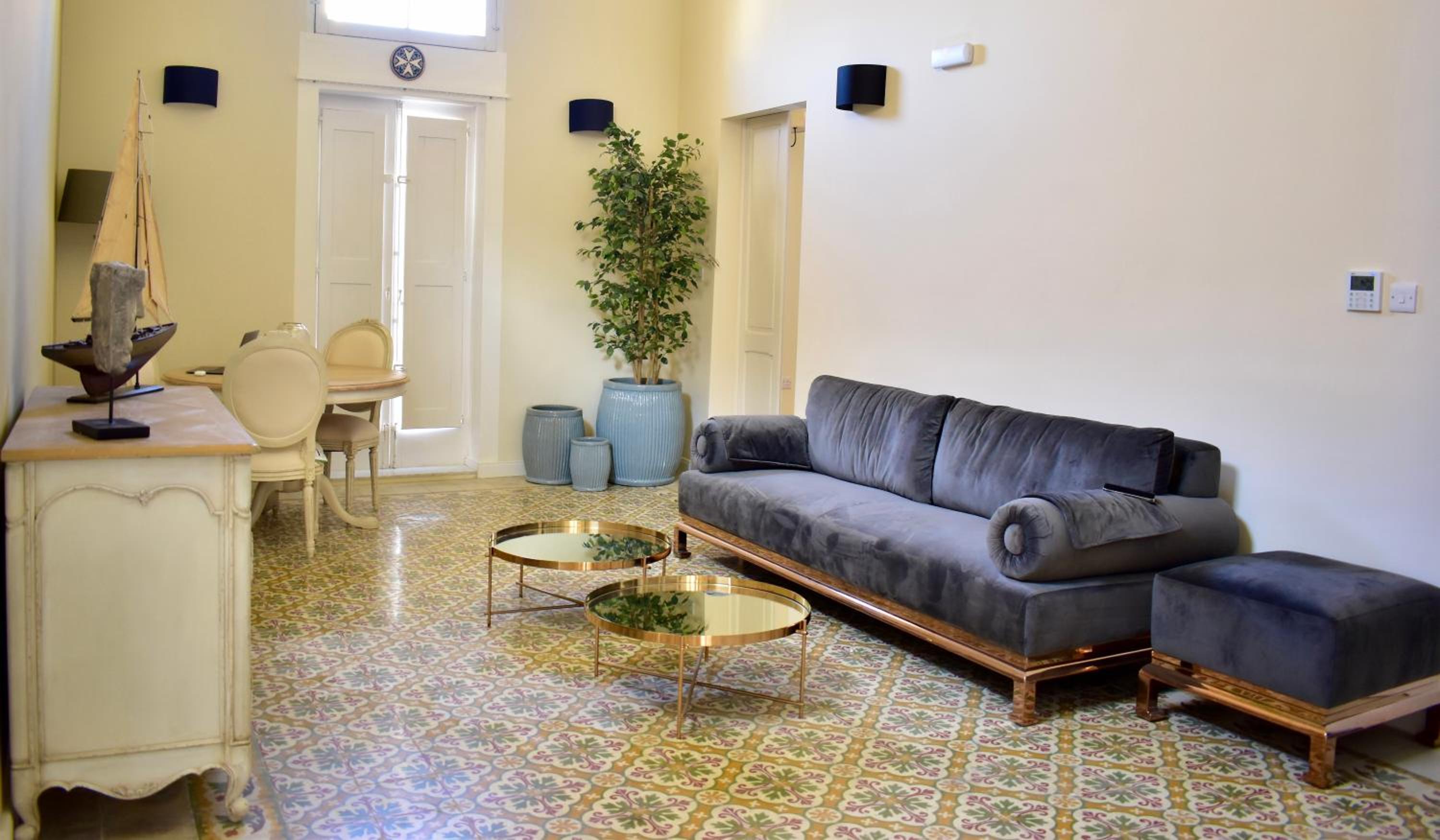 Grand Arcanum Apartment 2 - Comfortable and Elegant photo 2