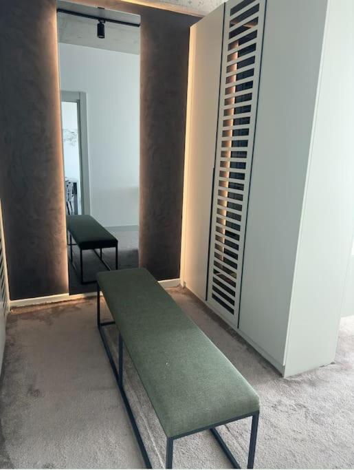 Luxury apt in the 40 plus floor