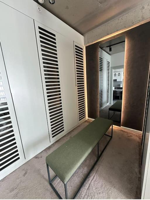 Luxury apt in the 40 plus floor