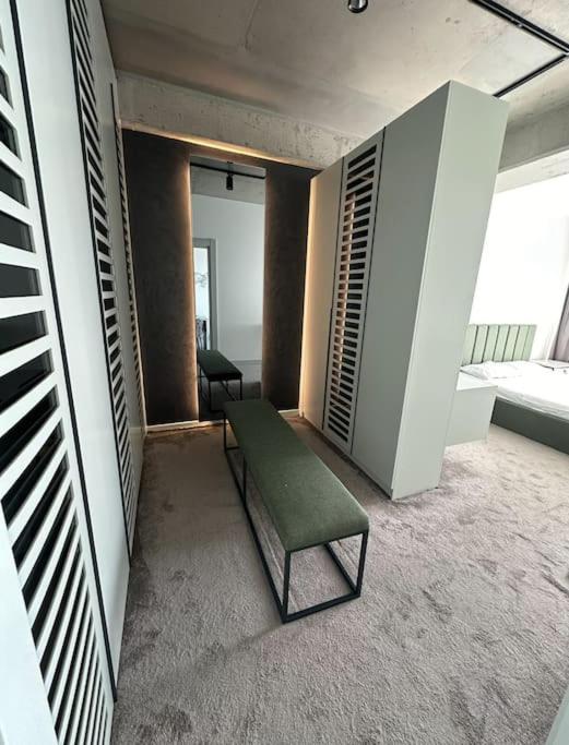 Luxury apt in the 40 plus floor