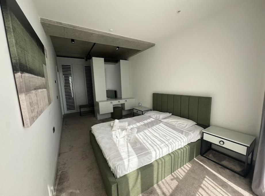 Luxury apt in the 40 plus floor