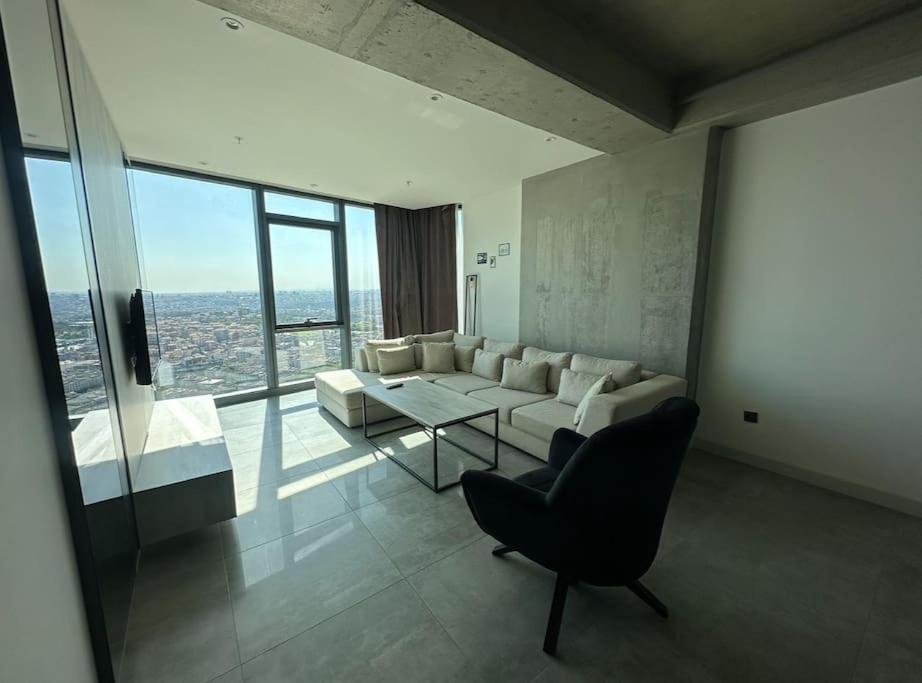 Luxury apt in the 40 plus floor