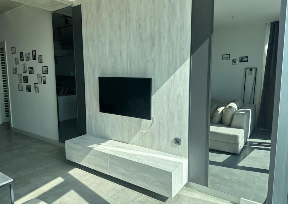 Luxury apt in the 40 plus floor