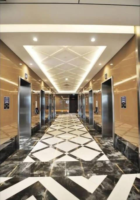 Luxury apt in the 40 plus floor