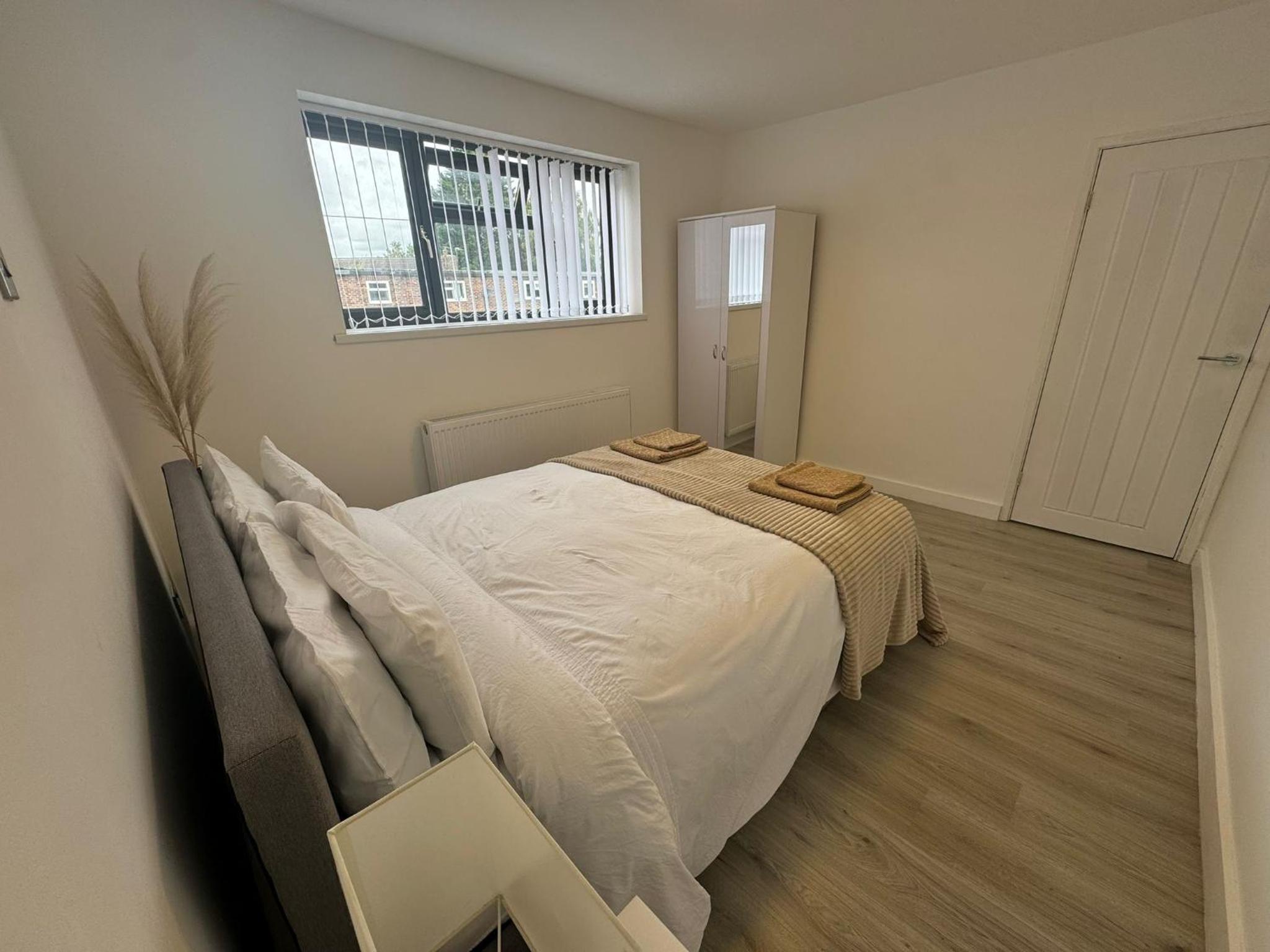 Superb cozy house in Warrington view 5