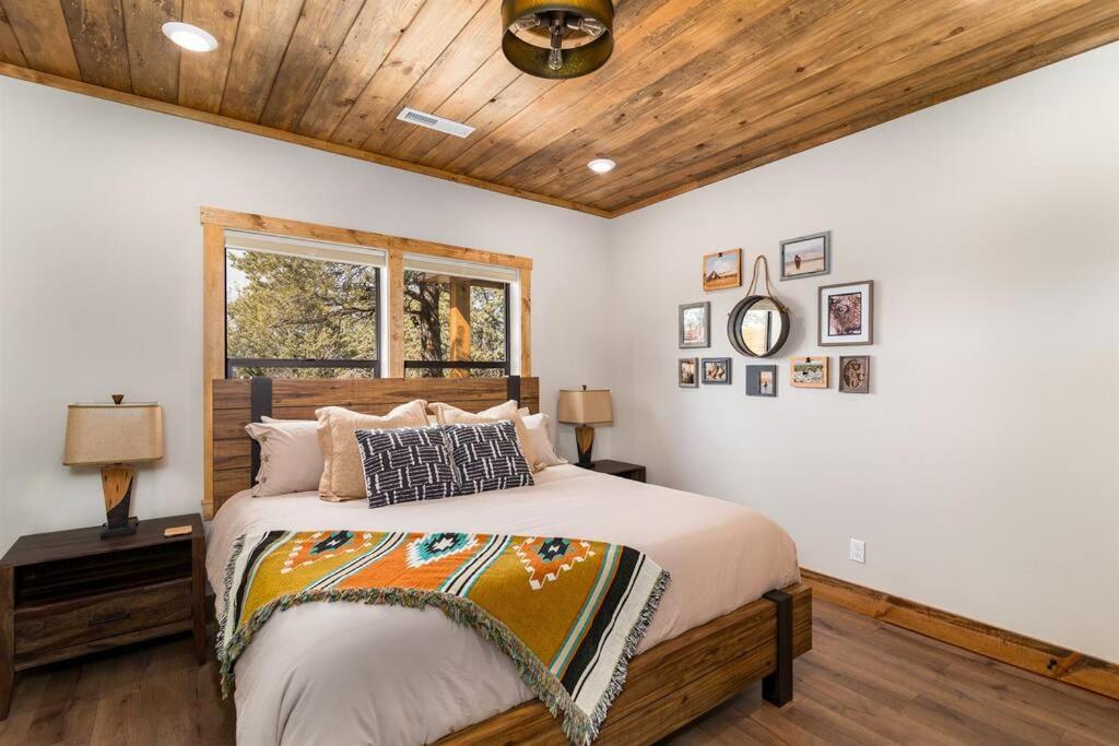 The Bunkhouse, Fire pit, Hot tub, Zion and Bryce view 4