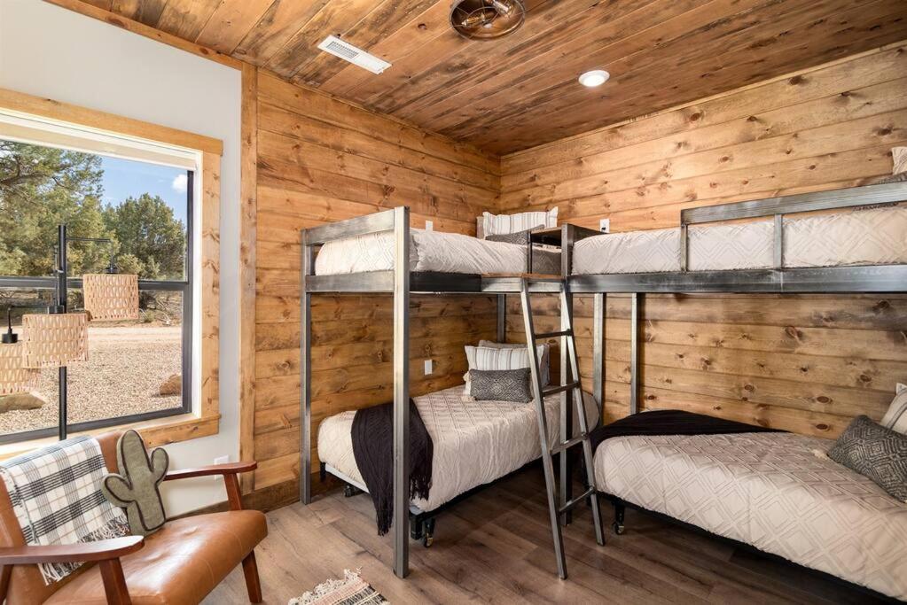 The Bunkhouse, Fire pit, Hot tub, Zion and Bryce view 5