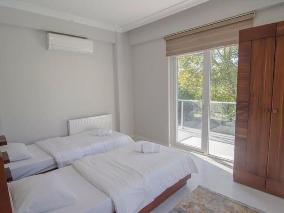 10m lake walk family frindes villa view 4