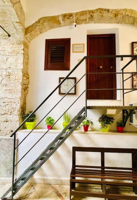 Biscottari's home en Palermo — other