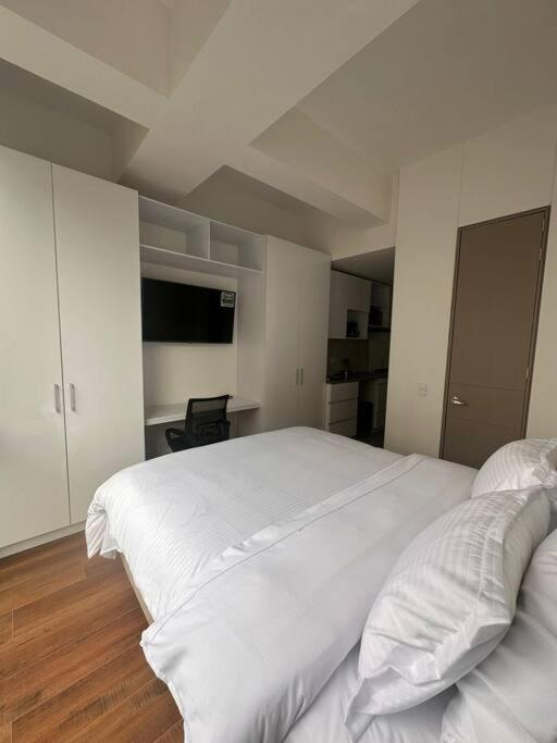 Modern Hotel Apartment with Dedicated Workspace
