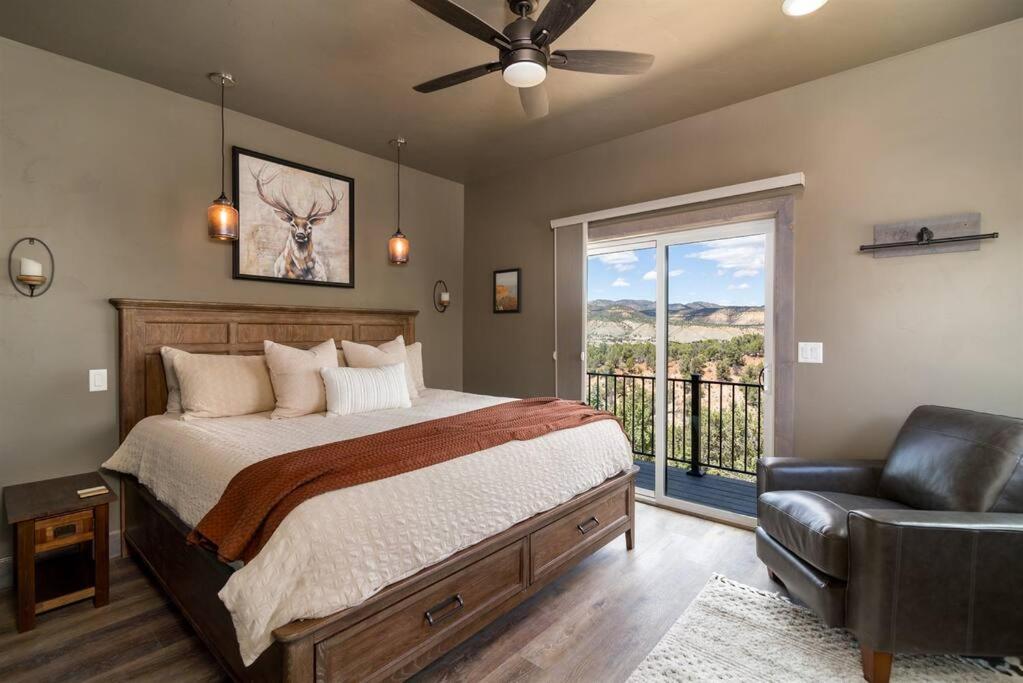 Sandstone Pointe, Elegance Among the Cliffs view 3
