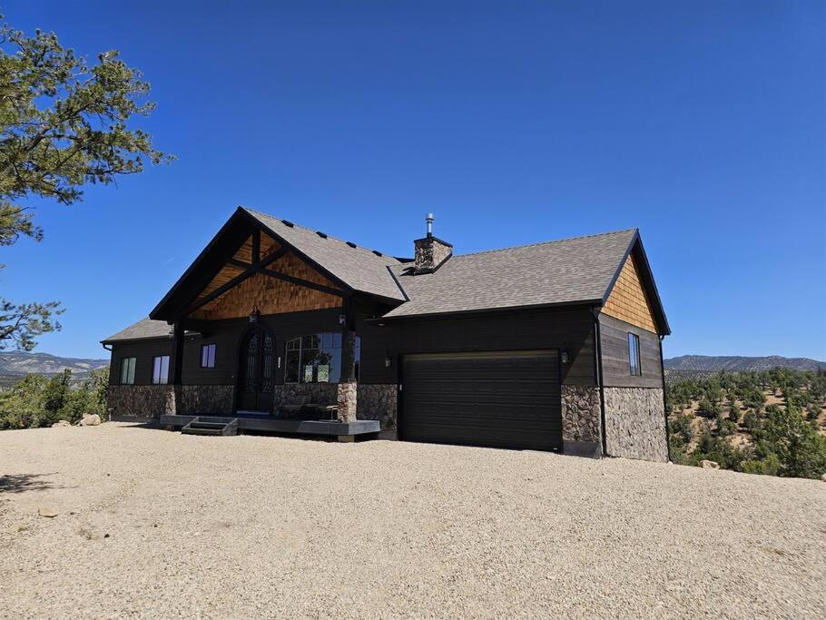 Sandstone Pointe, Elegance Among the Cliffs view 4