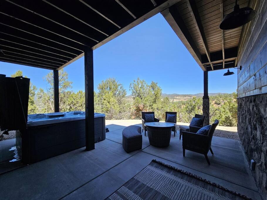 Sandstone Pointe, Elegance Among the Cliffs view 5