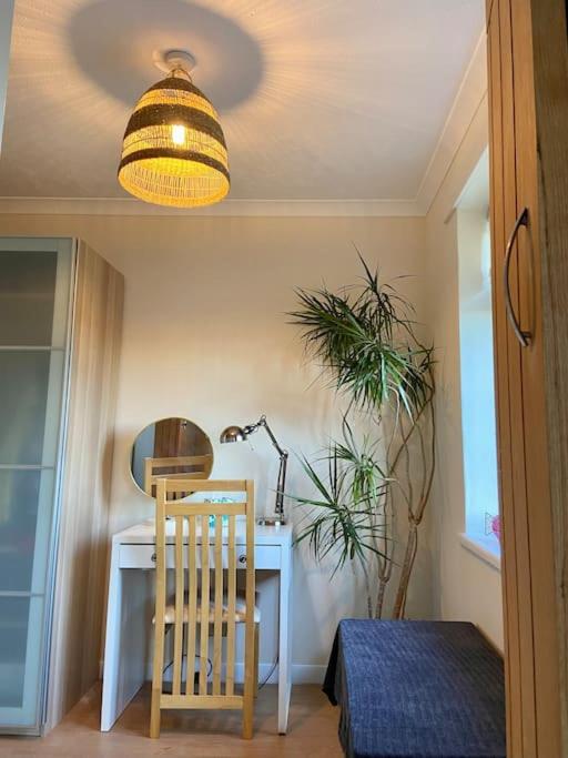 Spacious bungalow Air con & Wi-fi view 4
