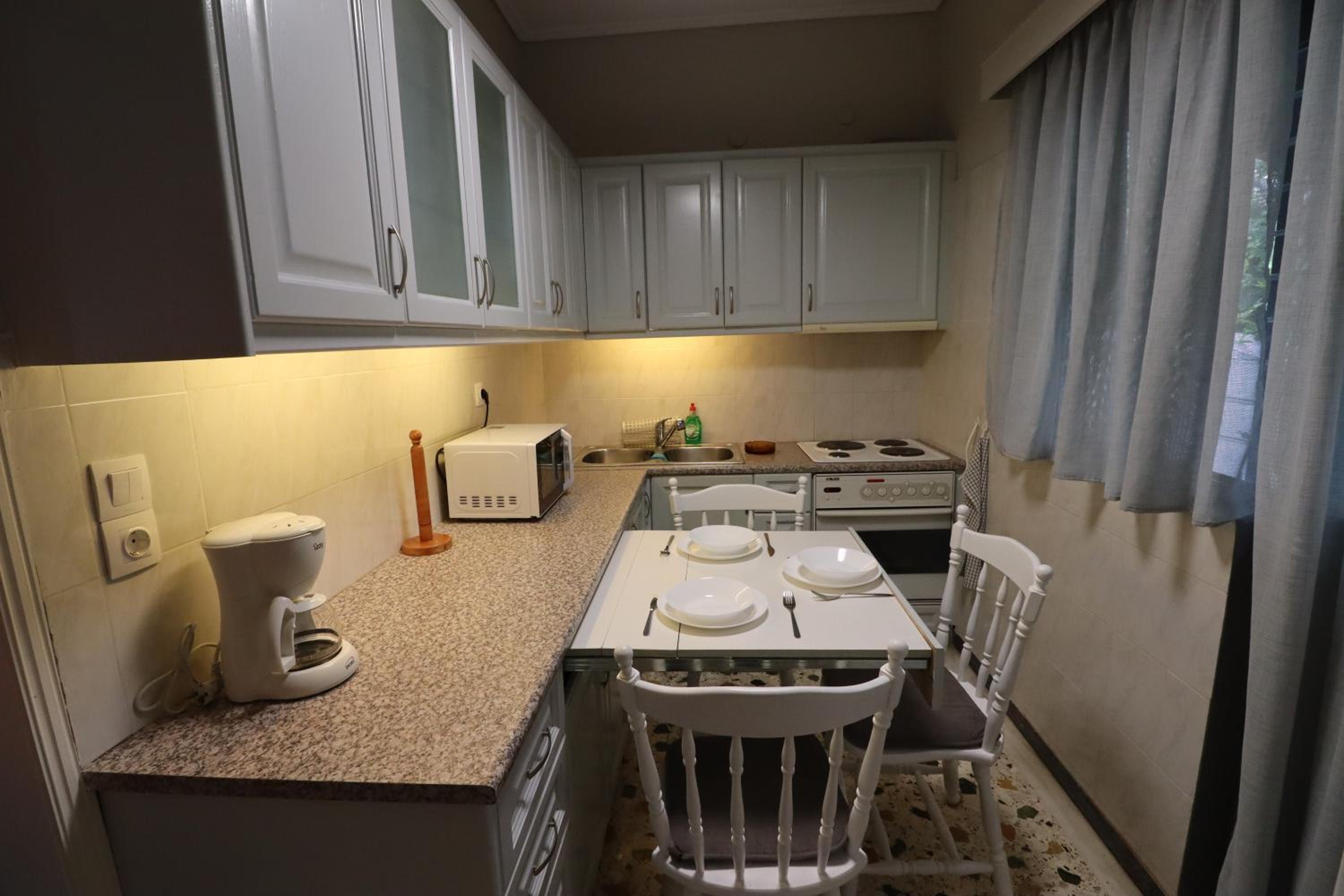 Lia Beach house near airport view 3
