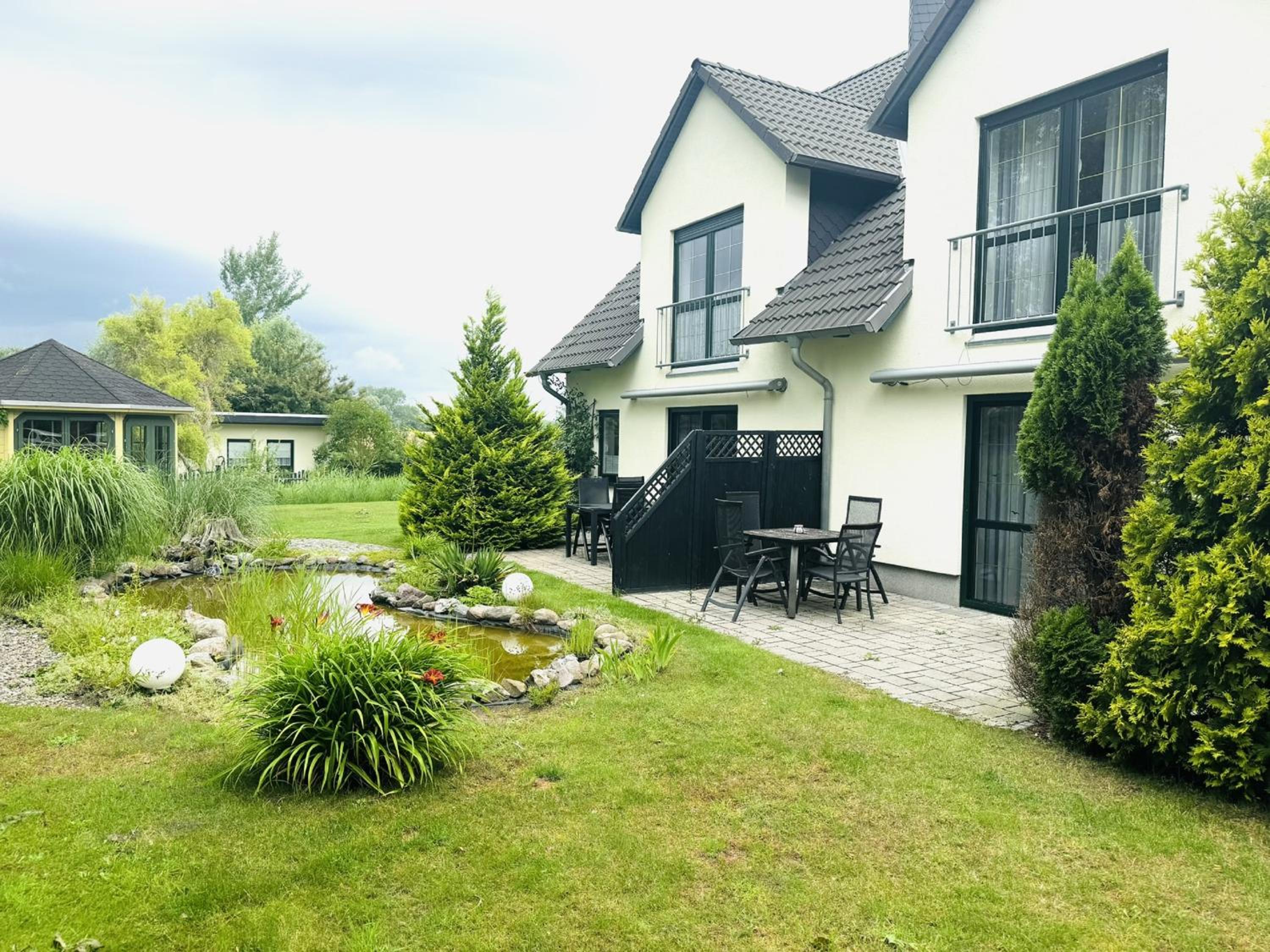 F-1112 Ferienwohnung Lobbe FeWo 01 strandnah, Garten