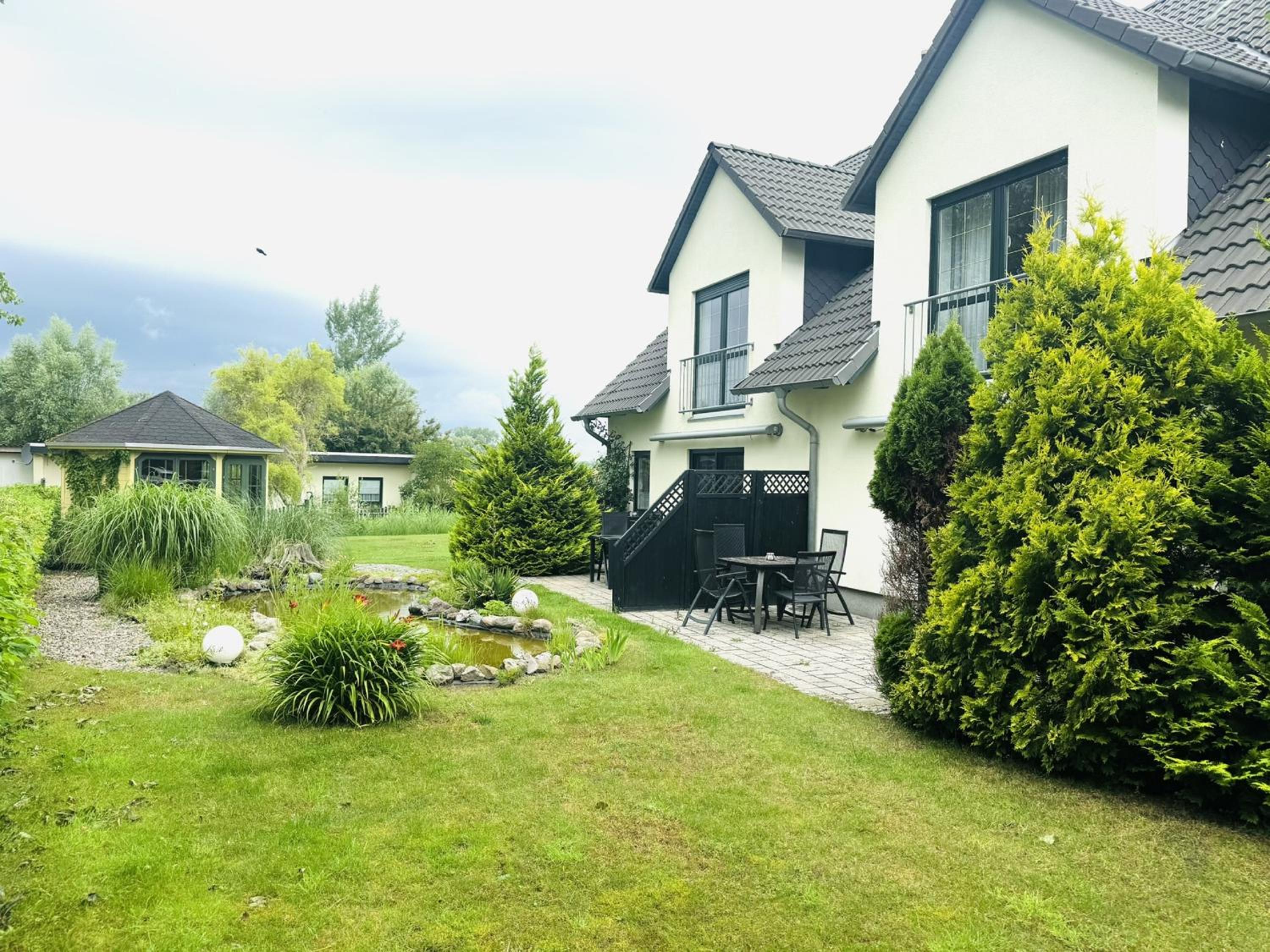 F-1112 Ferienwohnung Lobbe FeWo 01 strandnah, Garten