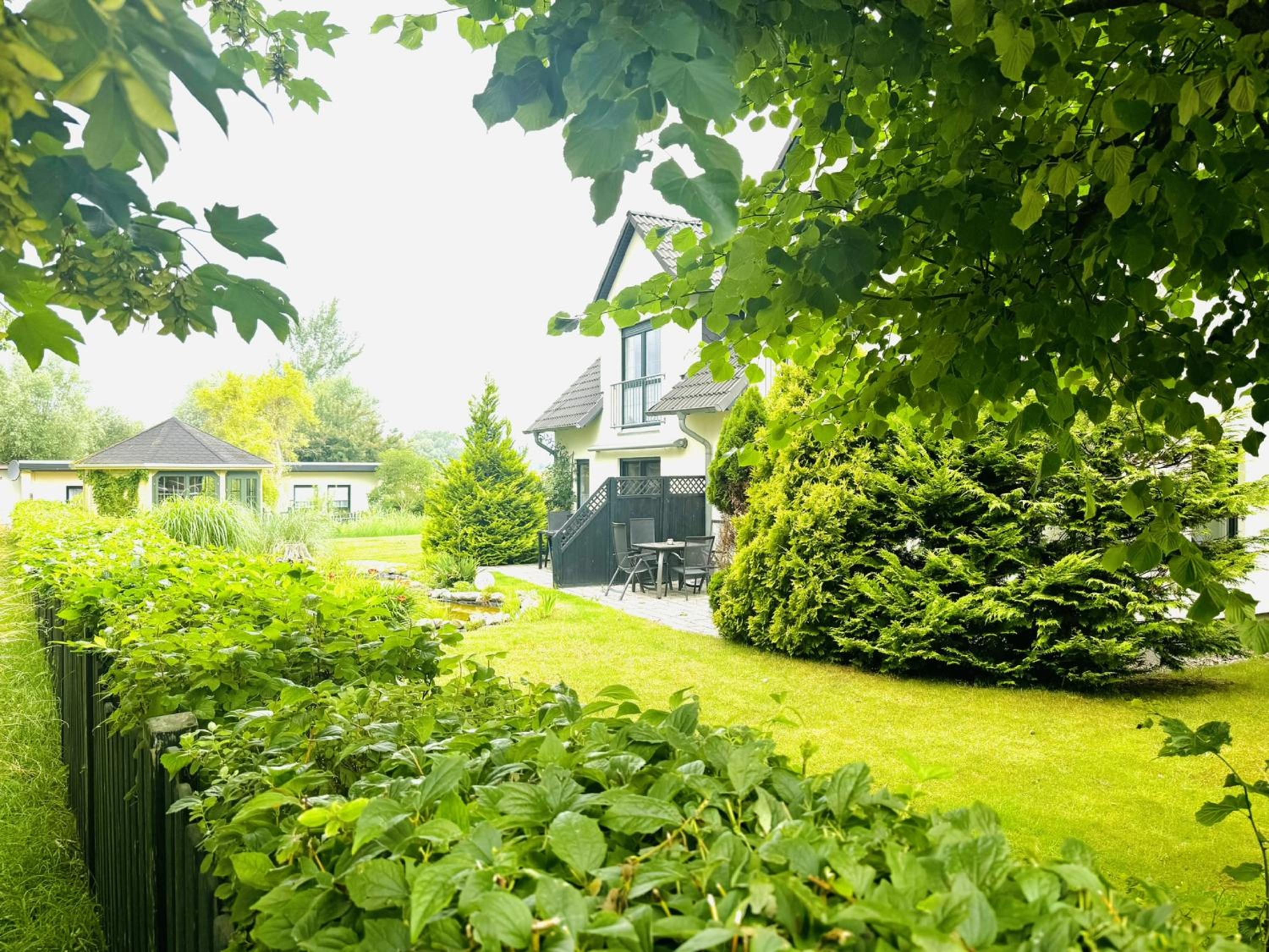 F-1112 Ferienwohnung Lobbe FeWo 01 strandnah, Garten