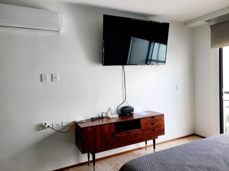 406 Cozy Studio Walking distance to 5th Av