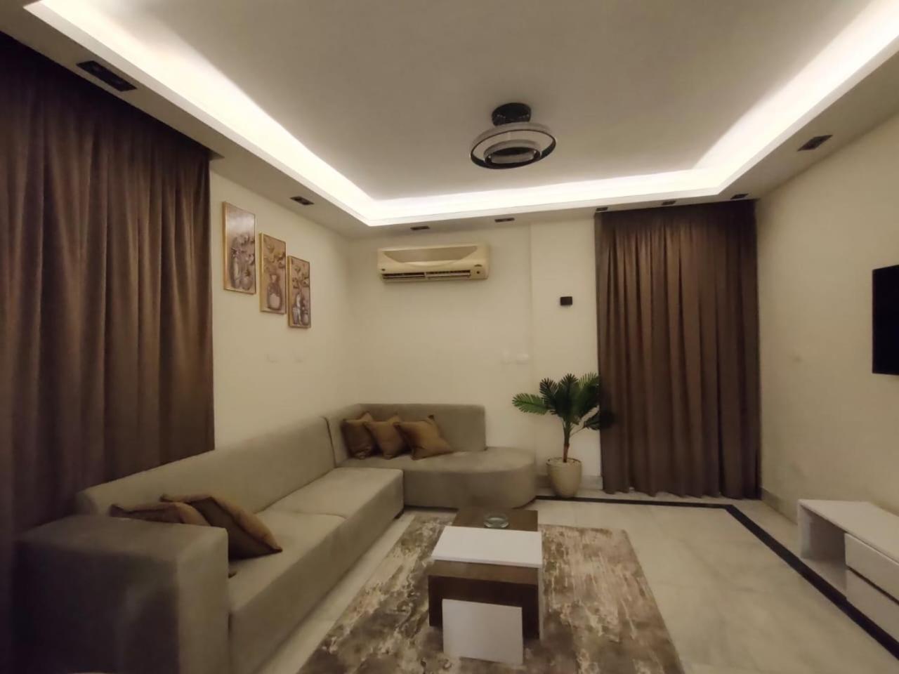 luxurious Downtown House near airport and Malls