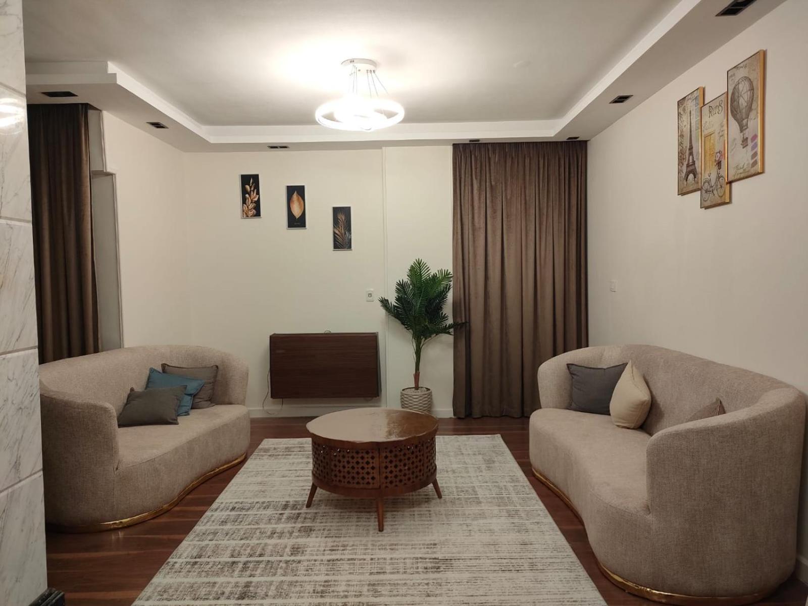 luxurious Downtown House near airport and Malls