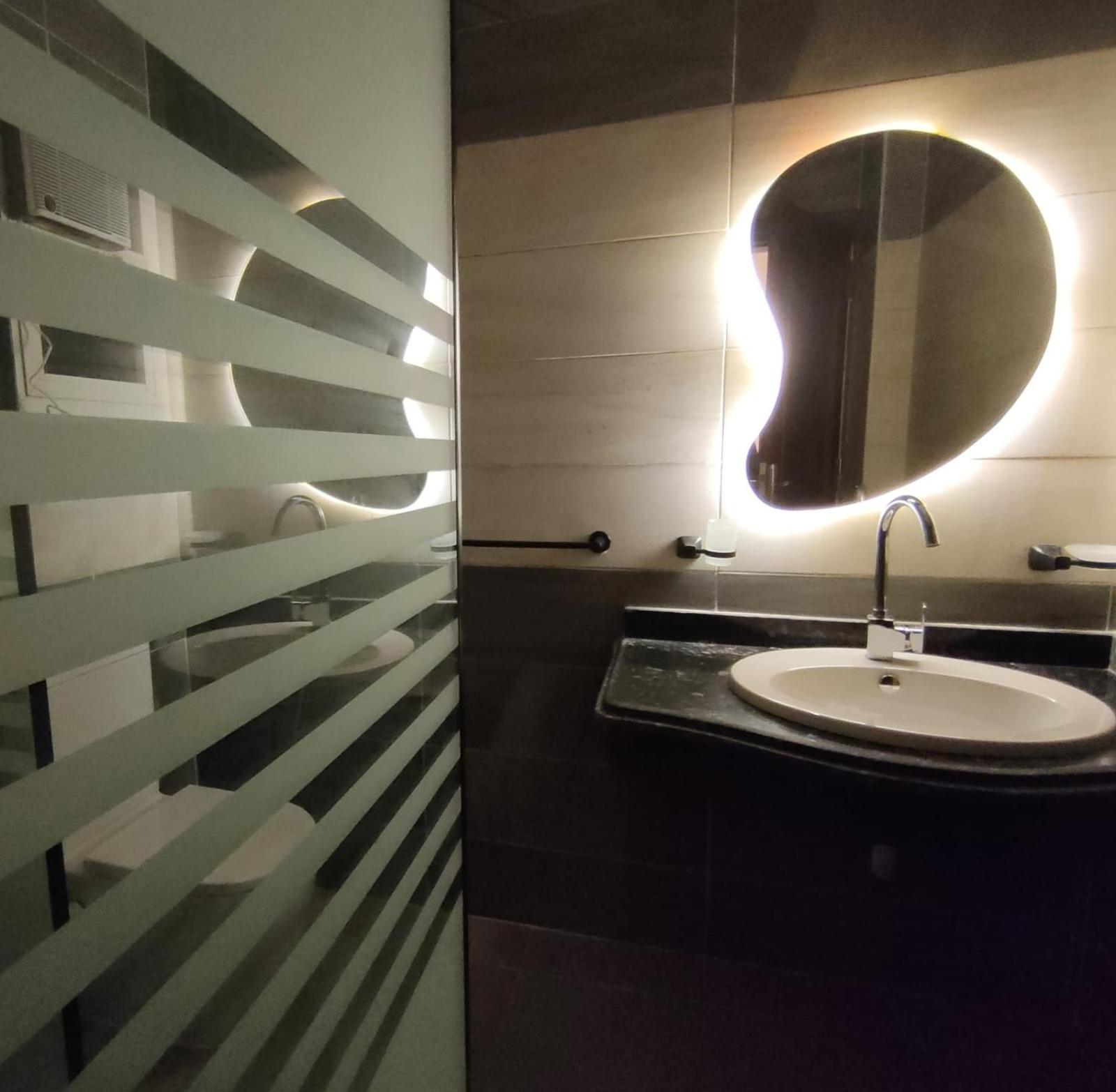 luxurious Downtown House near airport and Malls
