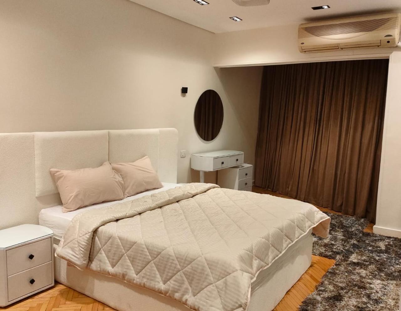 luxurious Downtown House near airport and Malls