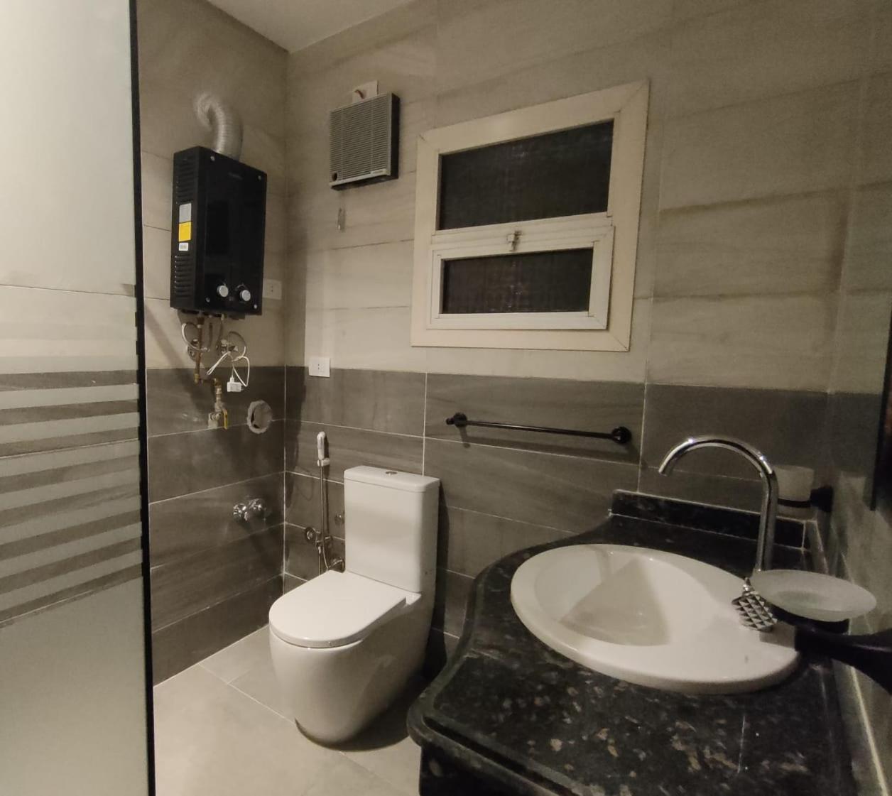 luxurious Downtown House near airport and Malls