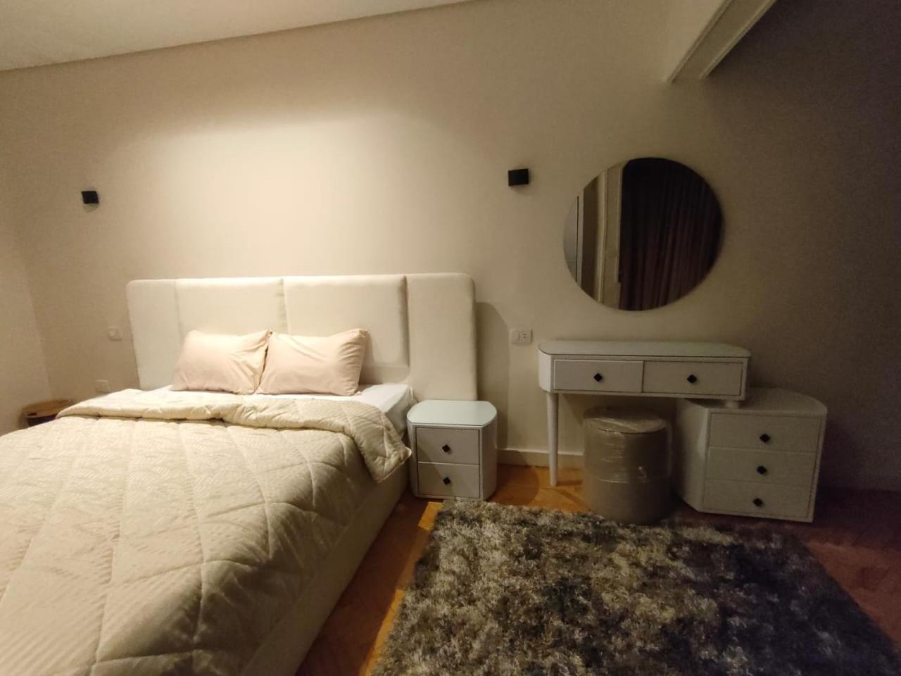 luxurious Downtown House near airport and Malls