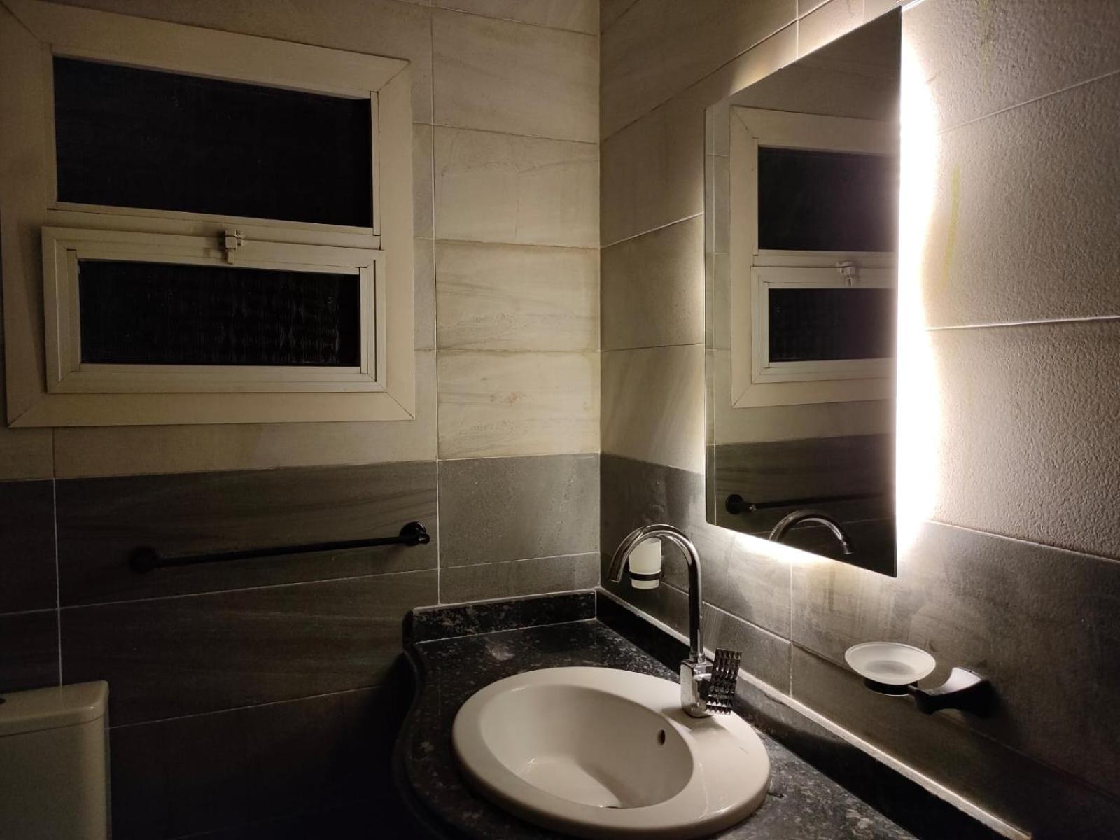 luxurious Downtown House near airport and Malls