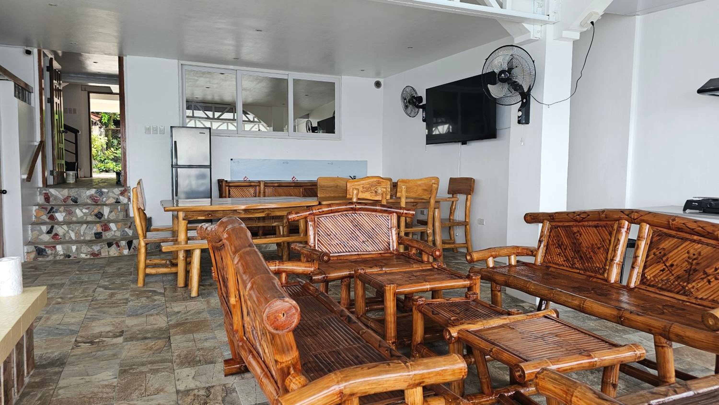 Lydia's House, Samal beach front apartments