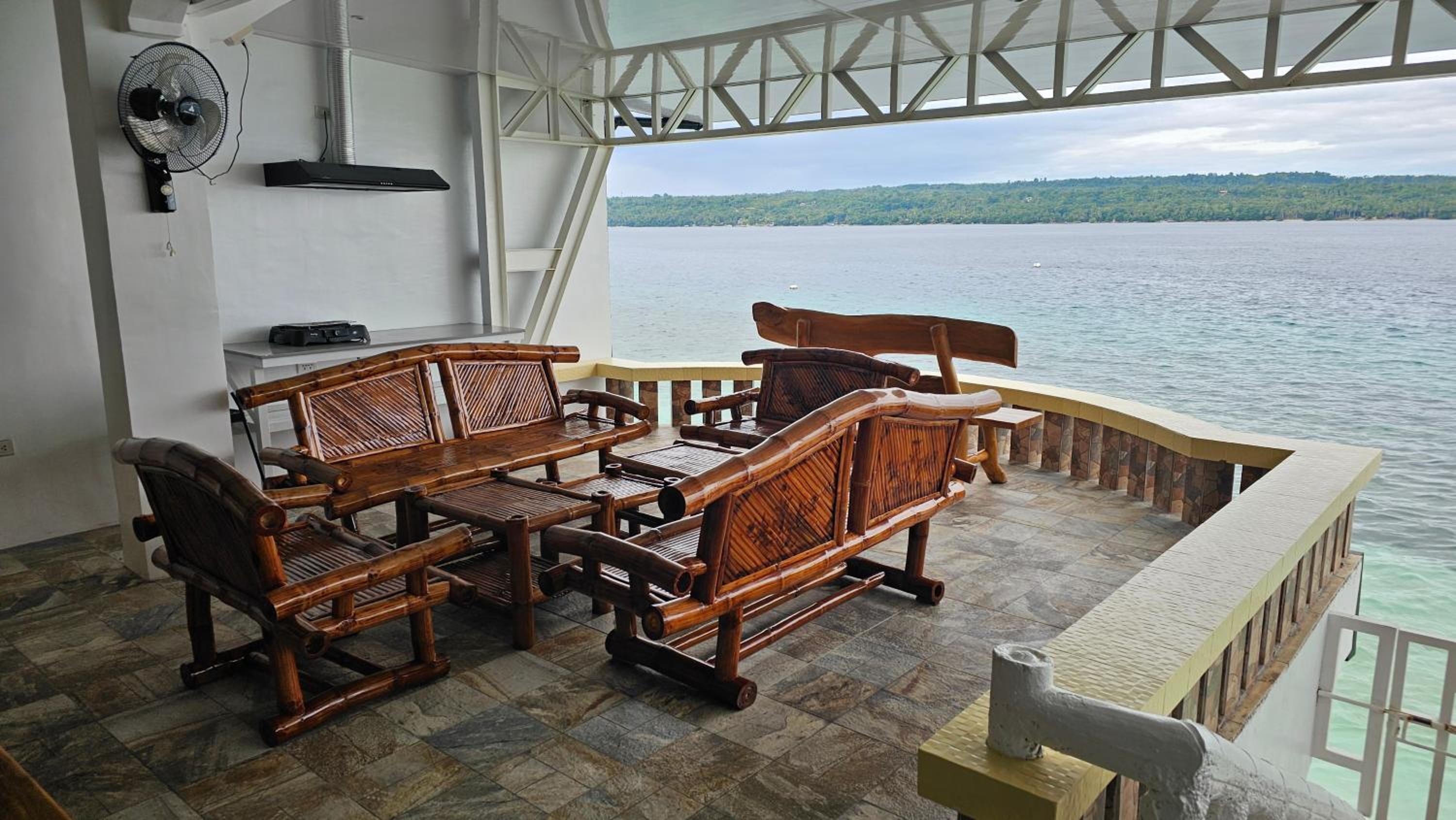 Lydia's House, Samal beach front apartments