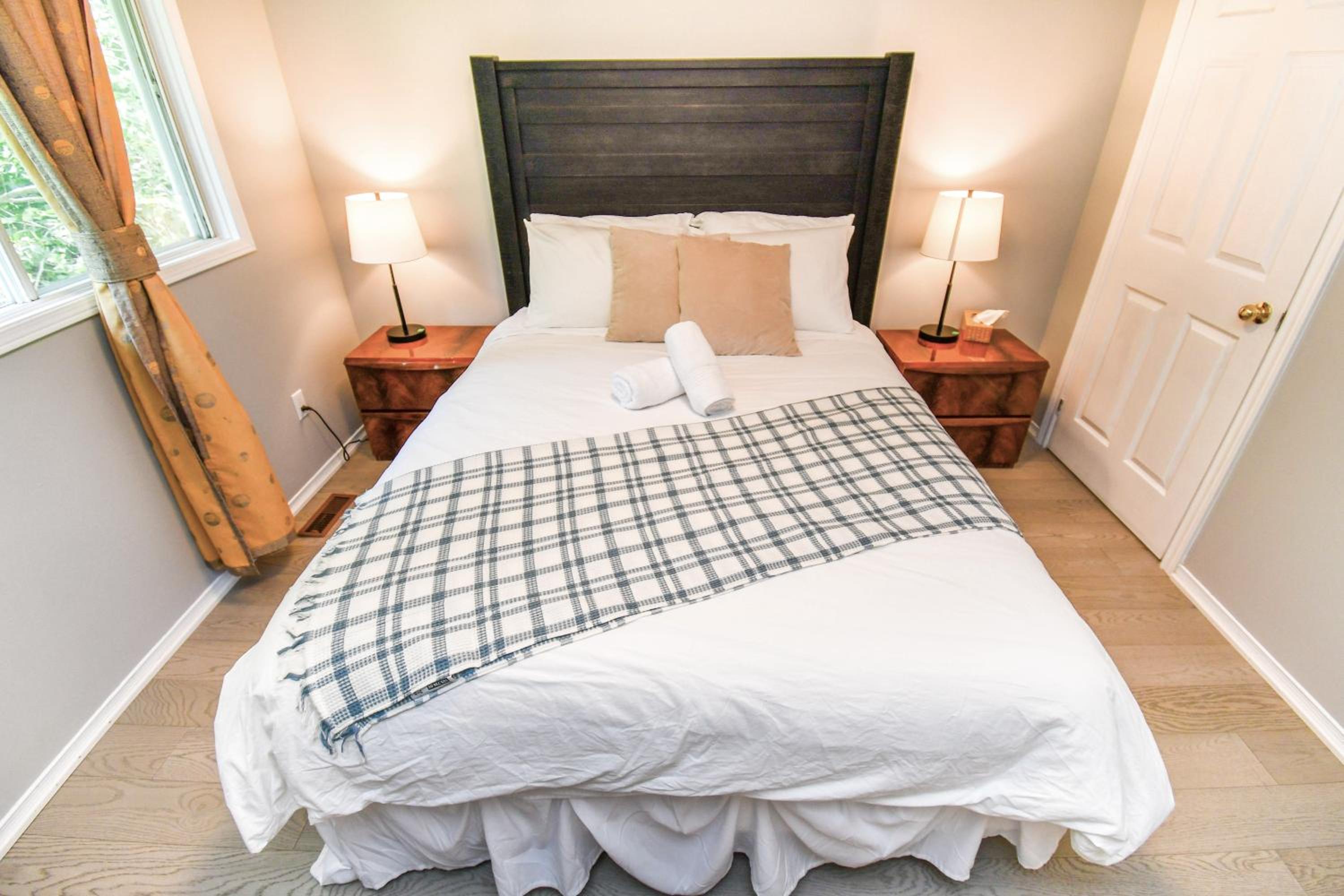 Lake Simcoe 4 Bedroom Family Home Ideal Toronto Area Retreat