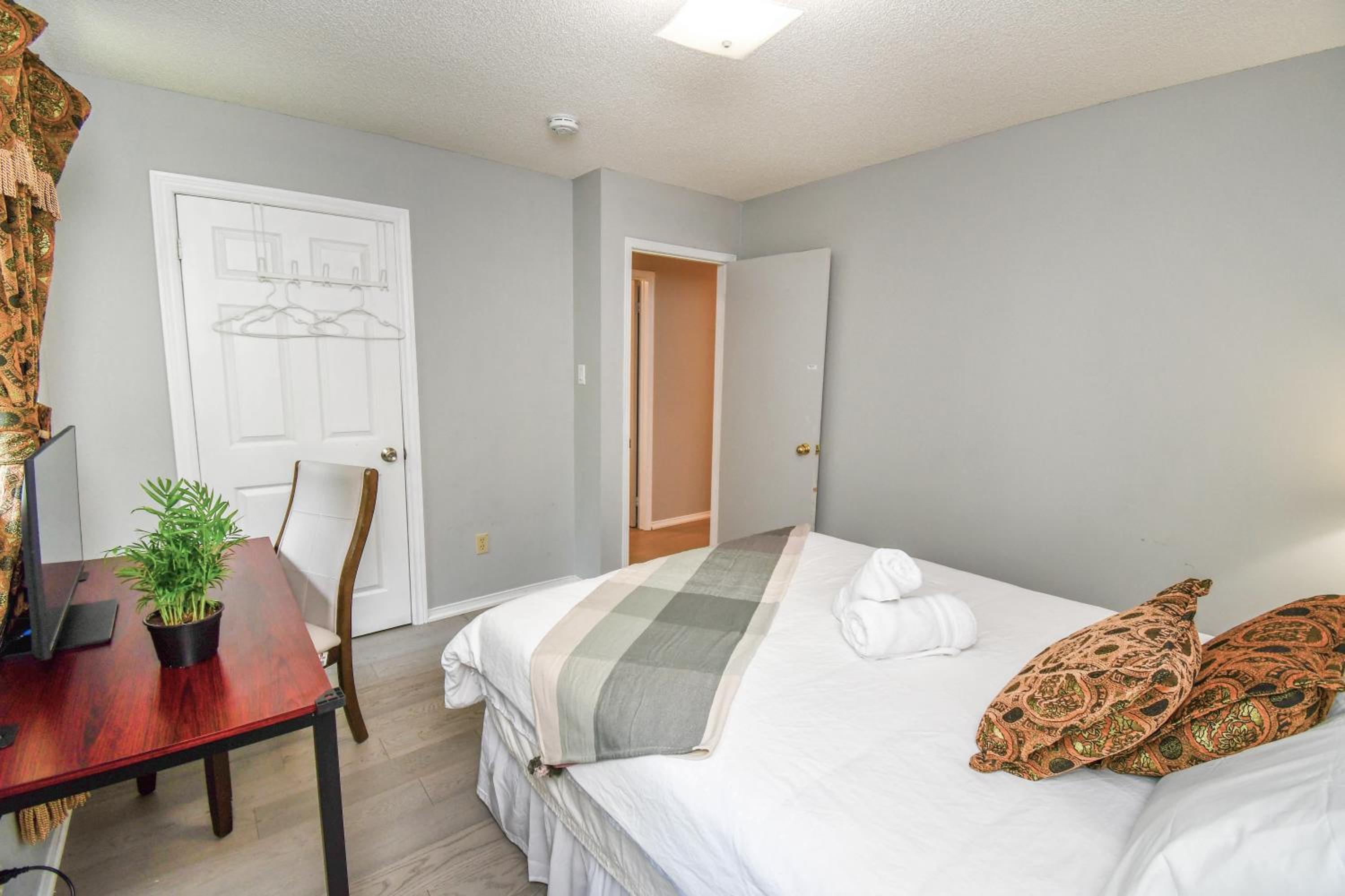Lake Simcoe 4 Bedroom Family Home Ideal Toronto Area Retreat