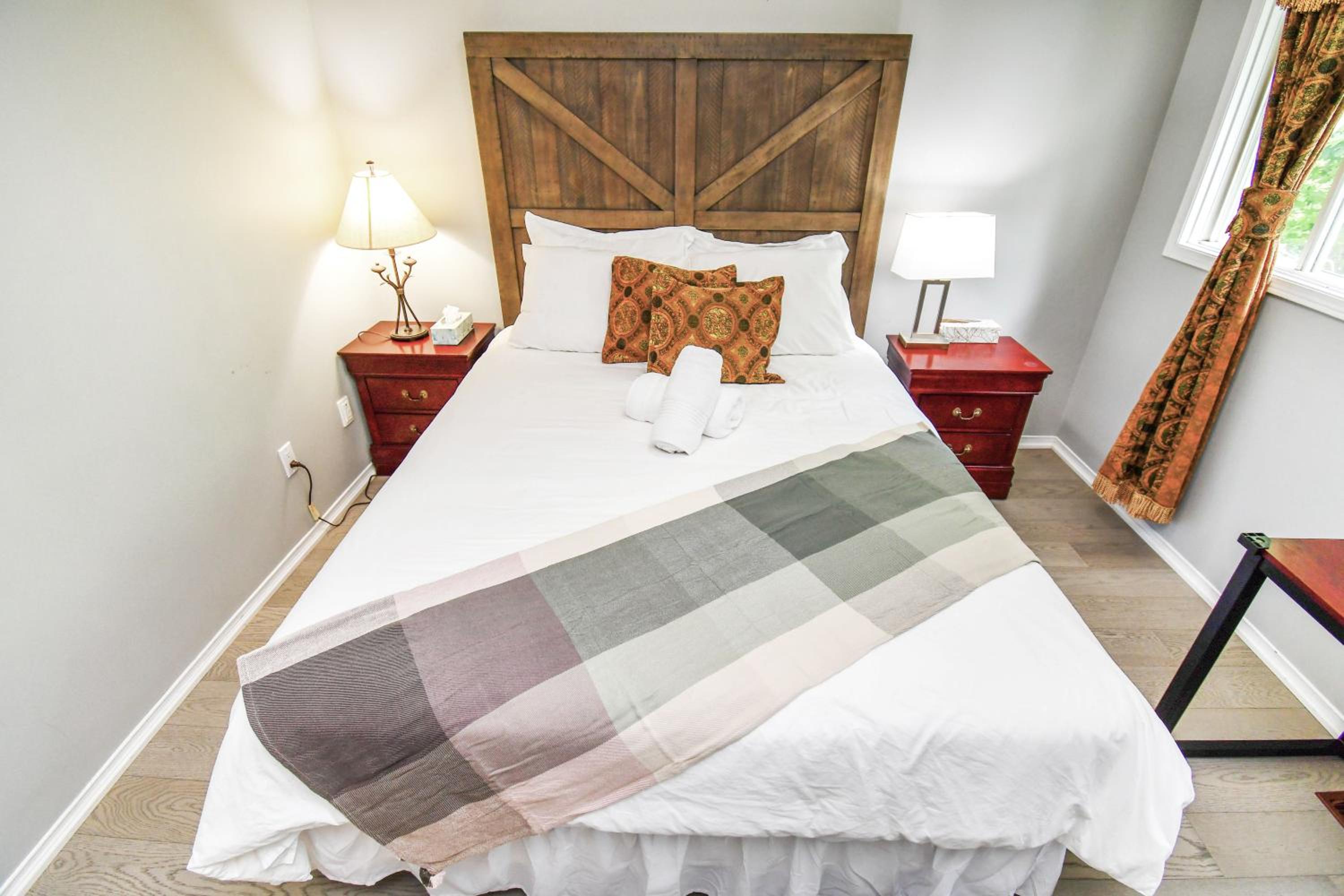 Lake Simcoe 4 Bedroom Family Home Ideal Toronto Area Retreat