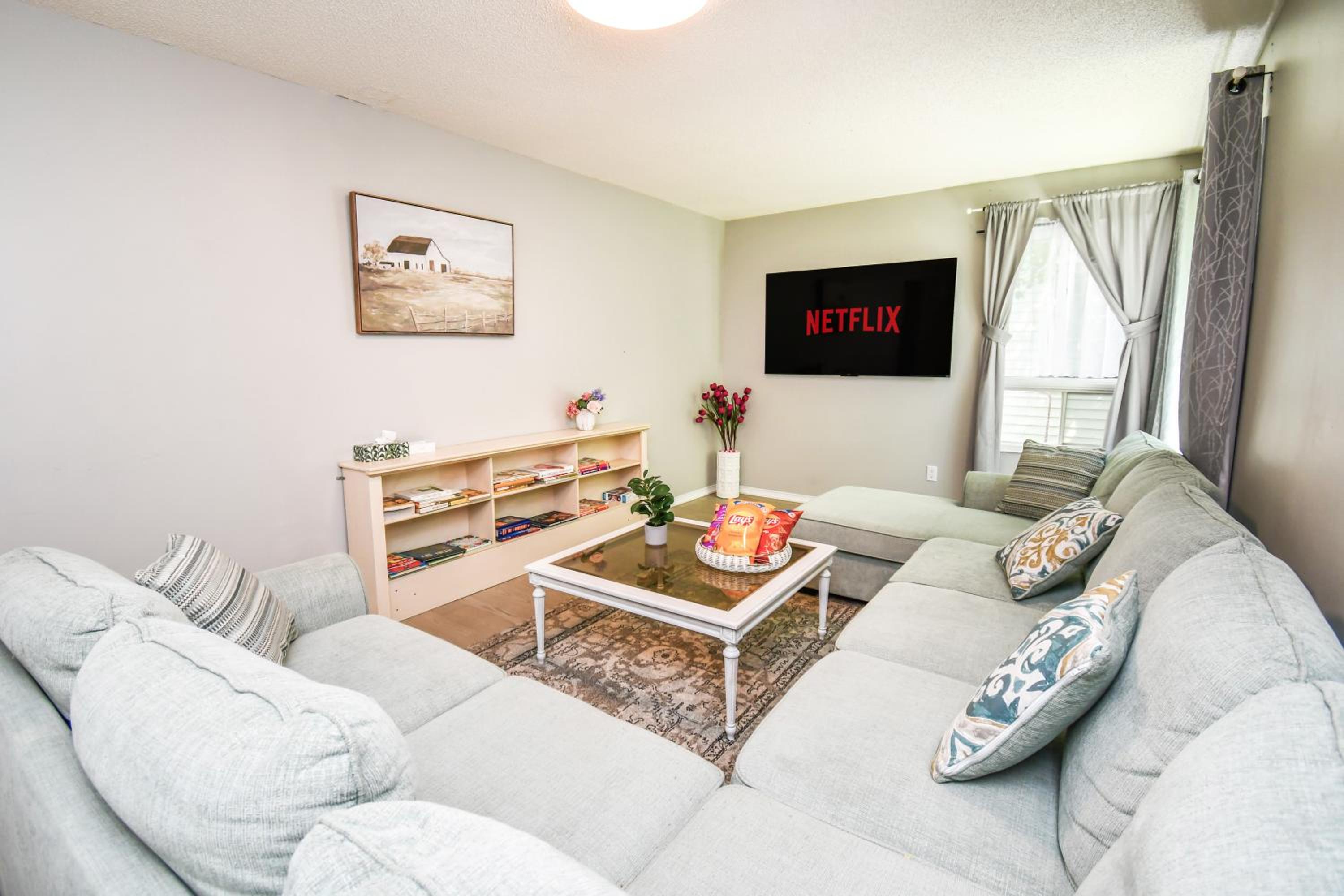 Lake Simcoe 4 Bedroom Family Home Ideal Toronto Area Retreat