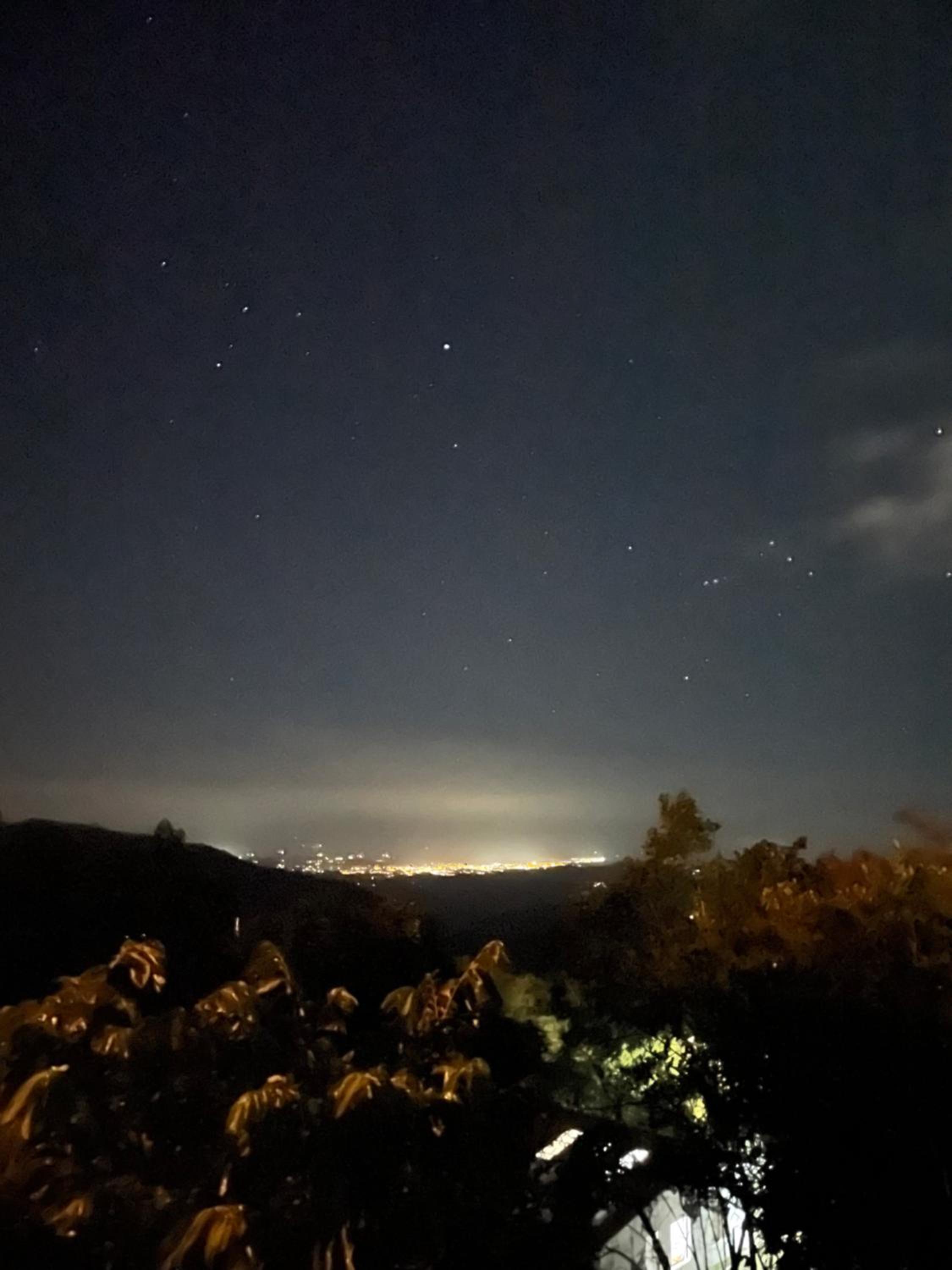 Casa de montaña con vista al océano pacífico