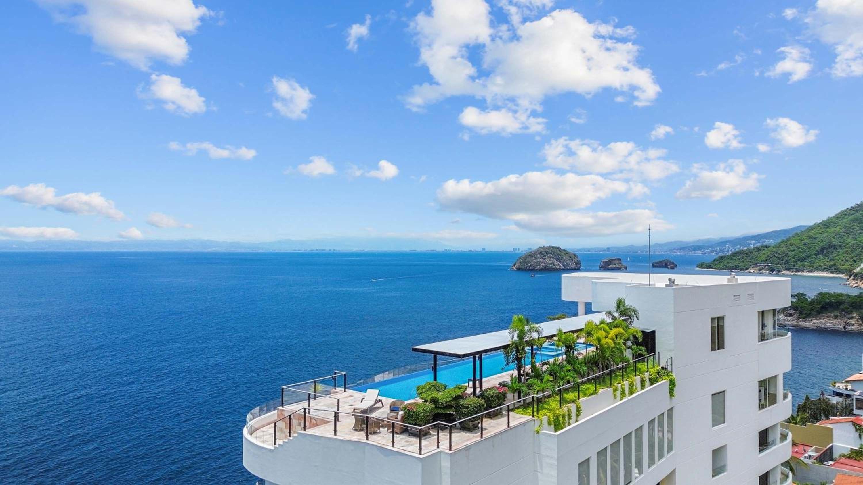 Blue Horizon Luxury Condo view 3