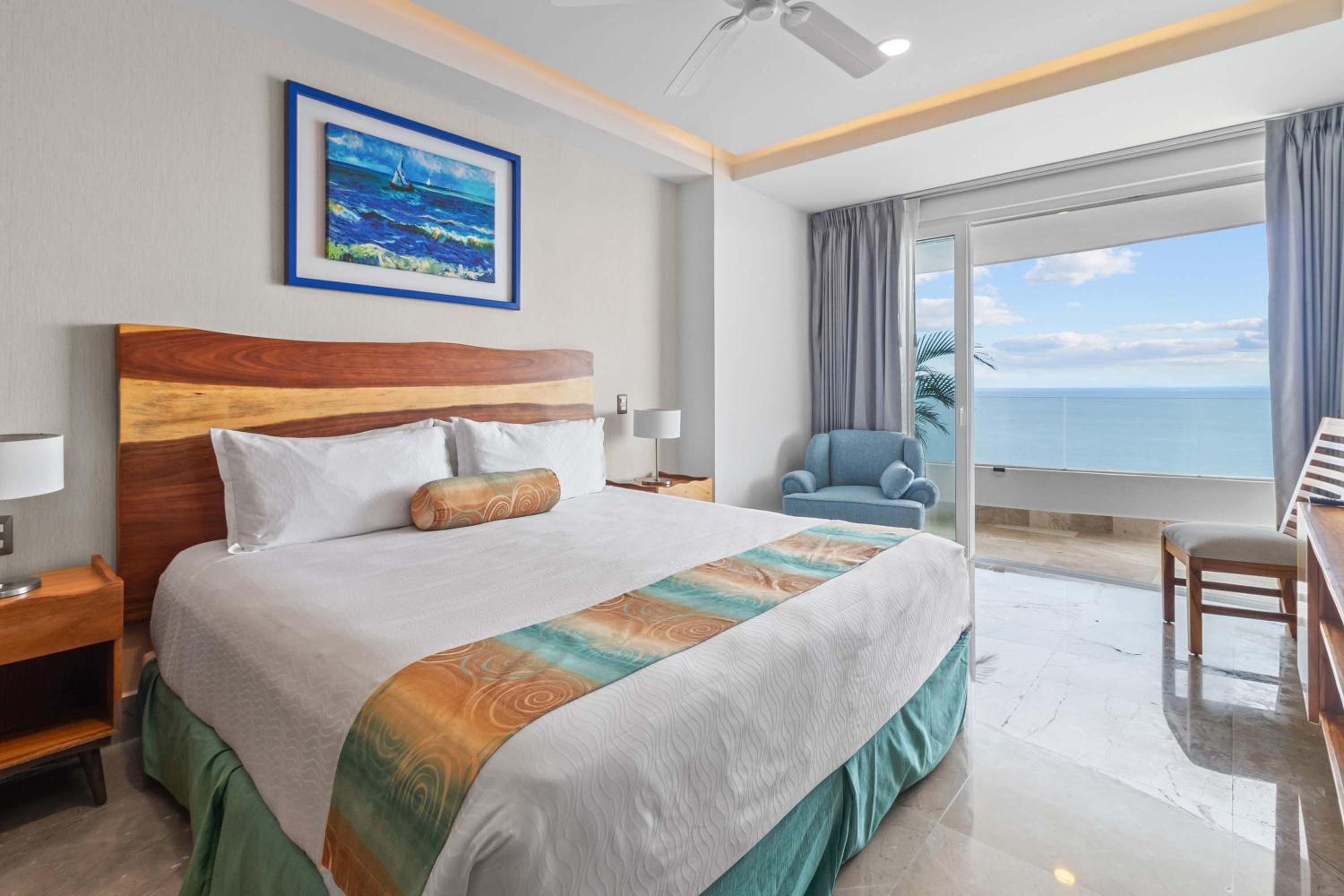 Blue Horizon Luxury Condo view 4