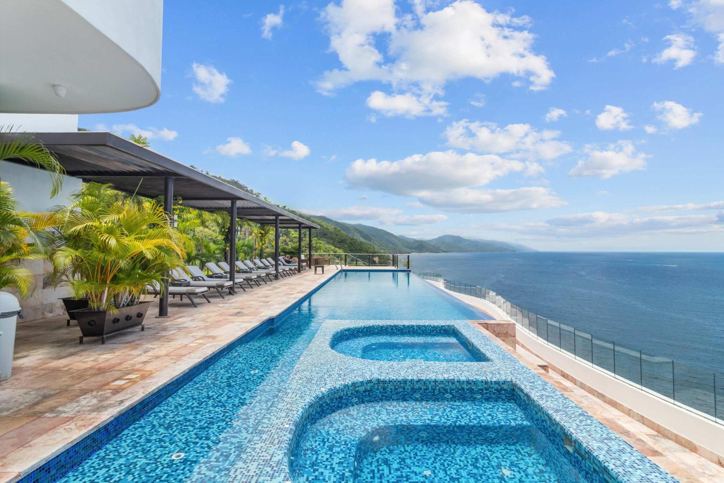 Blue Horizon Luxury Condo view 5
