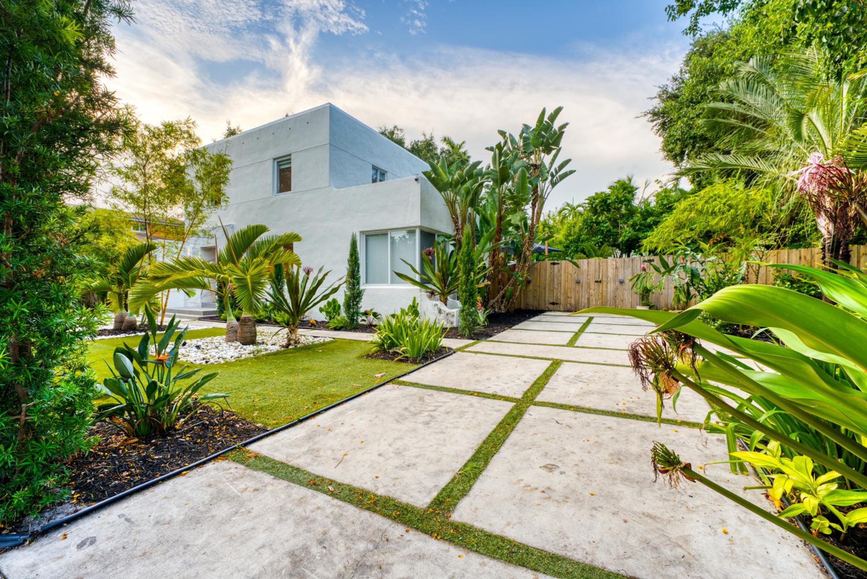 Stunning Historic Villa with Jacuzzi Heated Pool and Resort style Backyard
